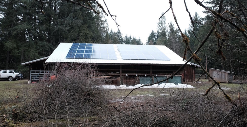 farmhouse-shed-solar-panel-installation